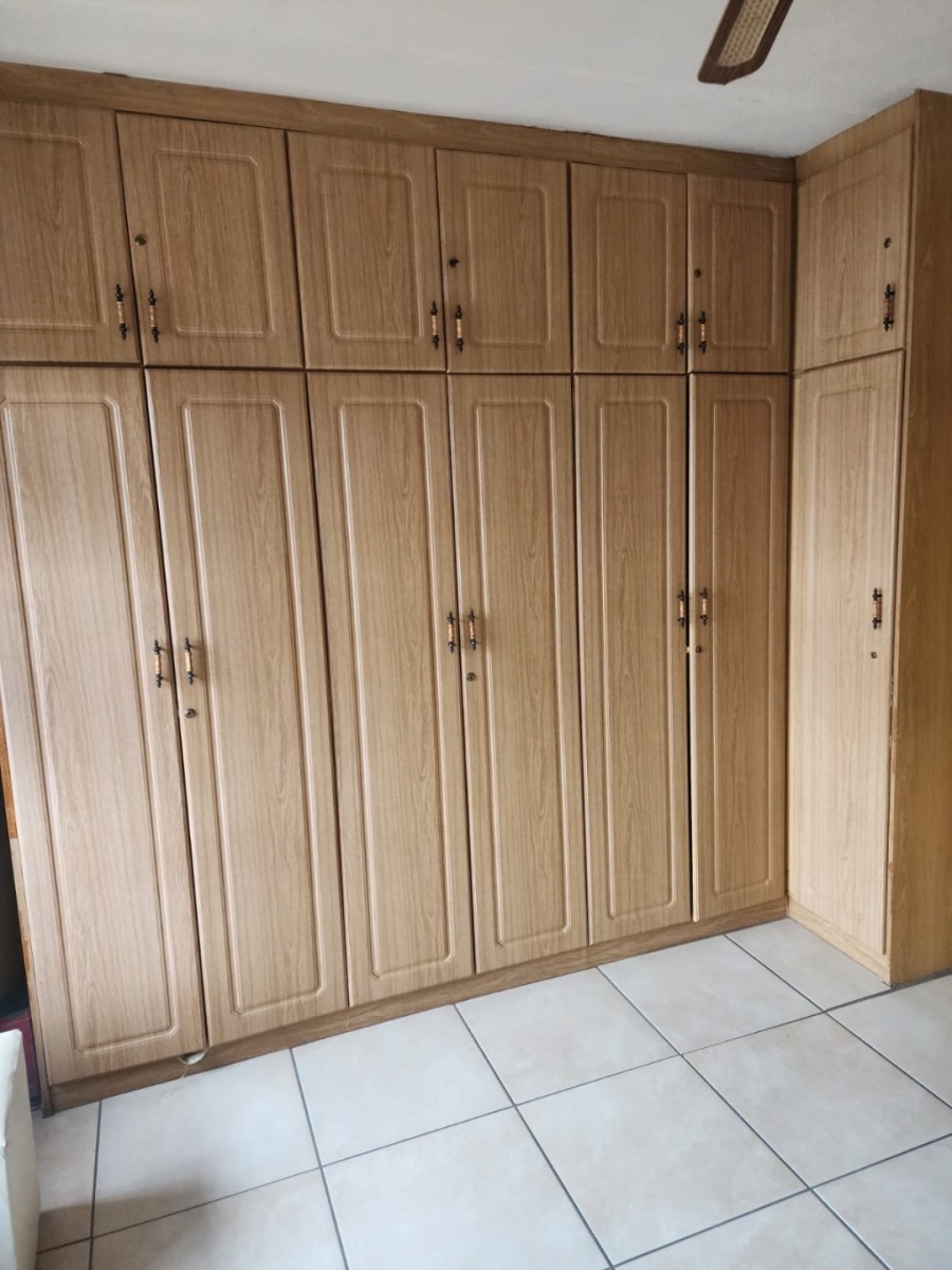 6 Bedroom Property for Sale in Manzil Park North West